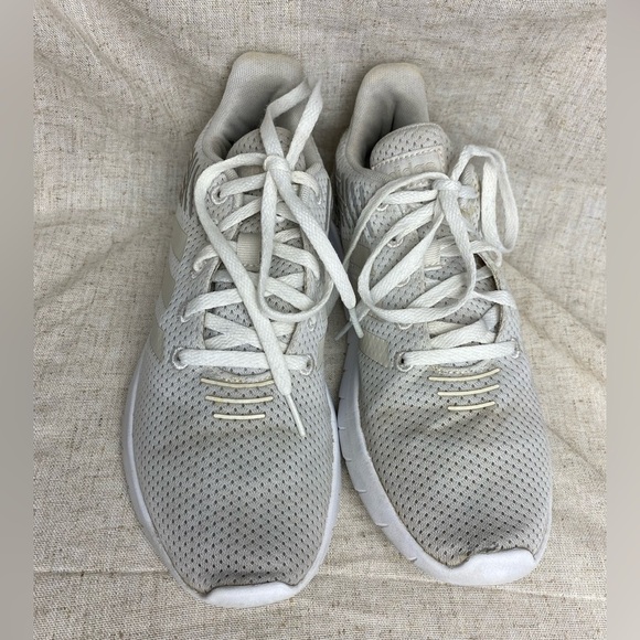 Adidas Cloud White Asweerun Running Shoes Size 6.5 - Picture 2 of 13